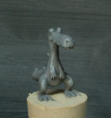 Sculpture de Jacques, le petit lézard géant, d'après la BD de Libon